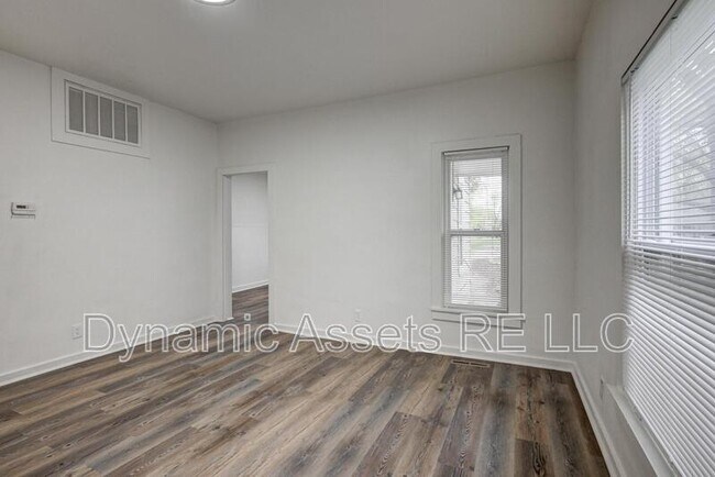 Building Photo - 510 W 3rd St