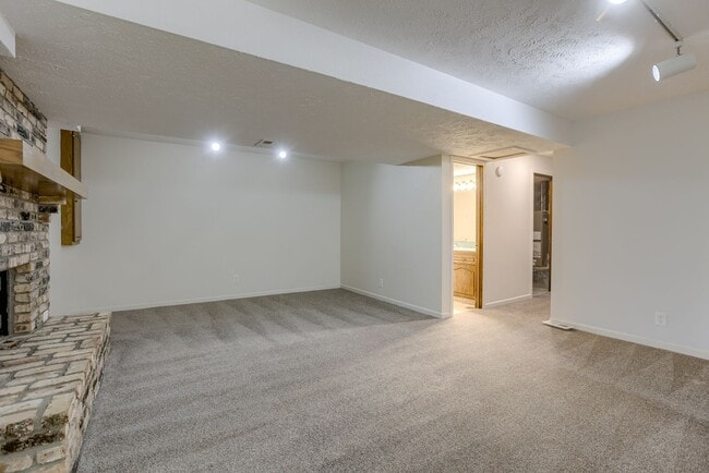 Building Photo - 15102 Normandy Blvd