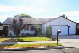 Building Photo - 1497 Trisha Way