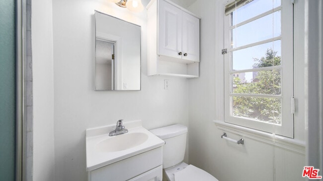 Building Photo - 1274 S Beverly Glen Blvd