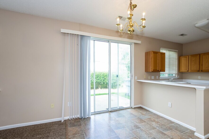 Building Photo - 8707 Meadowmont View Dr