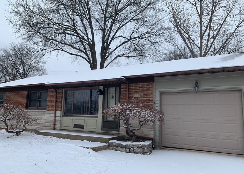 Primary Photo - 9001 Kickapoo Dr