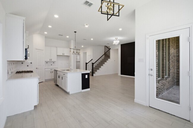 Building Photo - 700 Pistachio Pkwy