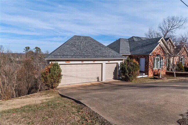 Building Photo - 38 Riviera Dr