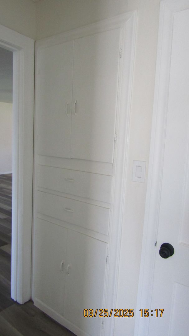 Building Photo - Newly renovated! Pet Friendly! Centrally l...