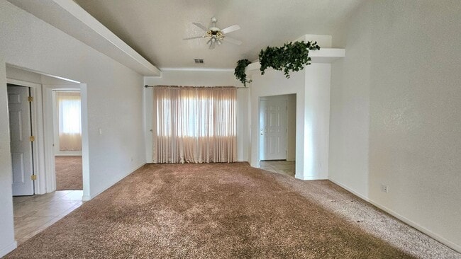 Building Photo - PRICE REDUCED! SPECIAL OFFER! Parkway Village Beauty - 3 Bed + 3 Bth!