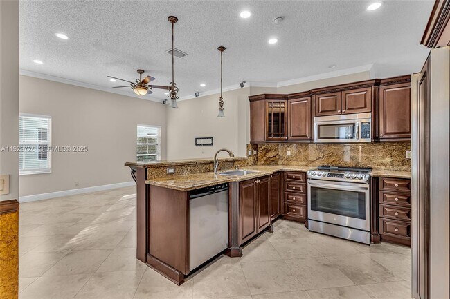 Building Photo - 949 Tanglewood Cir