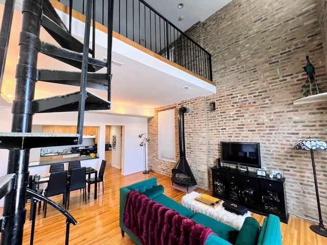 Building Photo - 2129 N Southport Ave