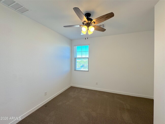 Building Photo - 9903 E Tillman Ave