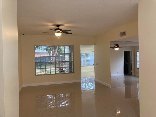 Building Photo - 1112 Wild Cherry Ln