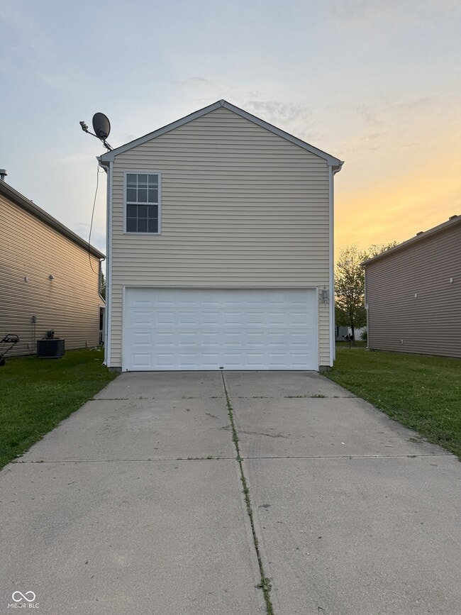 Building Photo - 2327 Bristol Dr