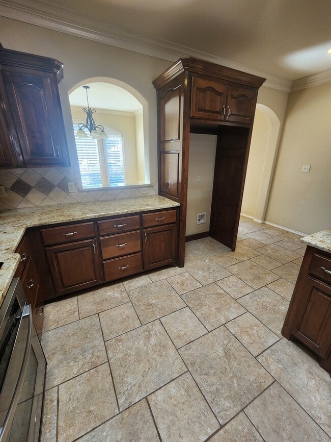 Building Photo - 3 bed 2 bath patio home, 3 car garage!
