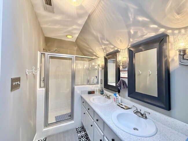 Building Photo - Luxurious 4BD, 3.5BA North Raleigh Home with a Heated Four Seasons Room, Large Bonus Space, and F...