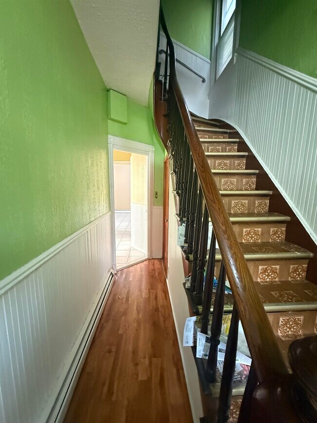 Building Photo - 417 42nd St