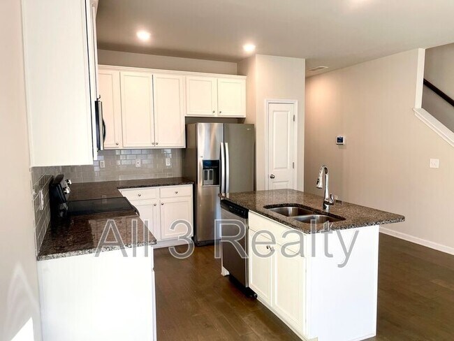 Building Photo - 3502 Lakeview Crk