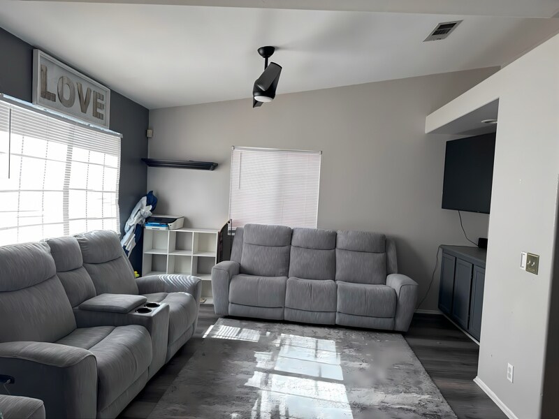 Building Photo - 9302 Sierra Vista Cir