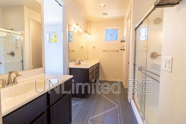 Building Photo - 2513 W Pollo Cir