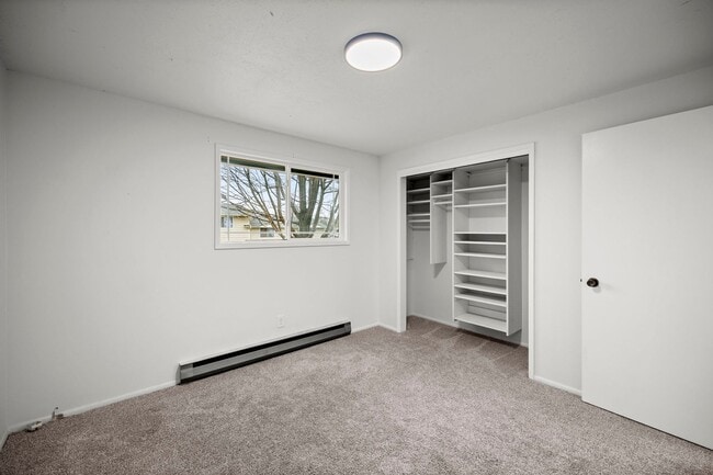 Building Photo - Great Location! - 3 Bedroom Valley Home!