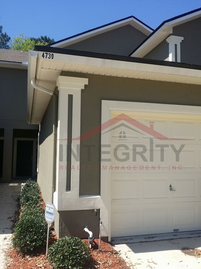 Building Photo - 2 bed/2 bath townhome in Timothy Landing