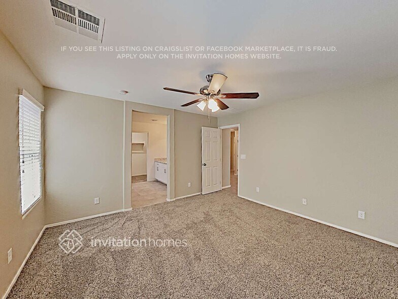 Building Photo - 1425 E Lakeview Dr