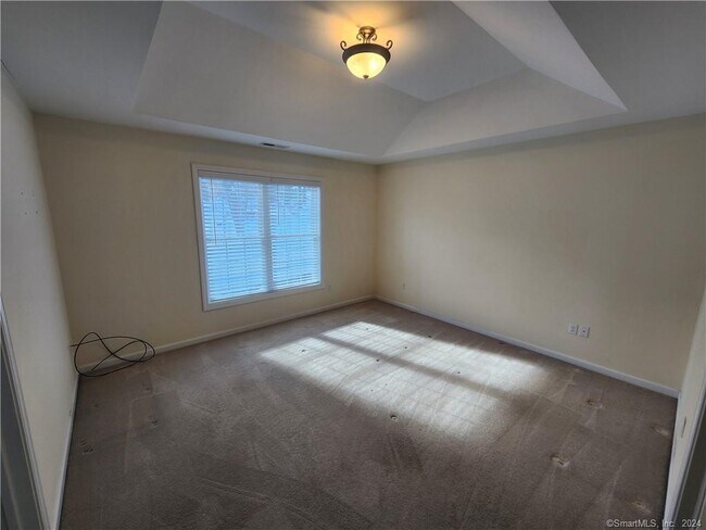 Building Photo - 13 Oak Branch Dr