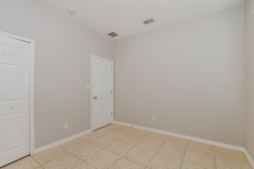 Building Photo - 717 Modena St