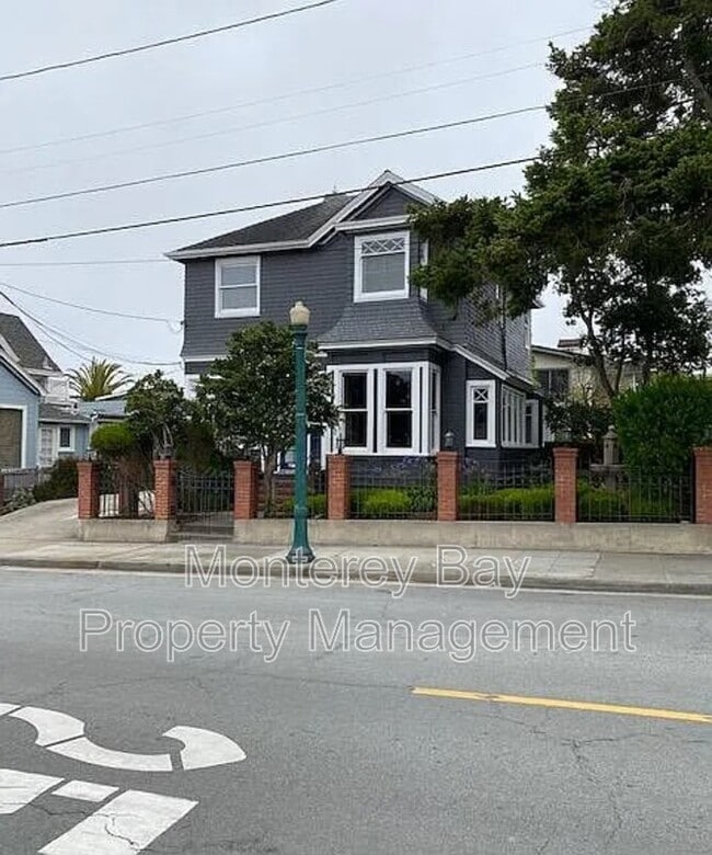 Building Photo - 405 Forest Ave