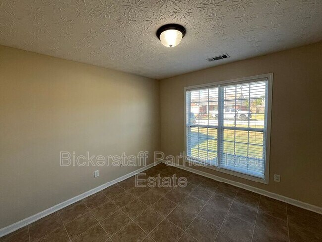 Building Photo - 14 Brentwood Dr