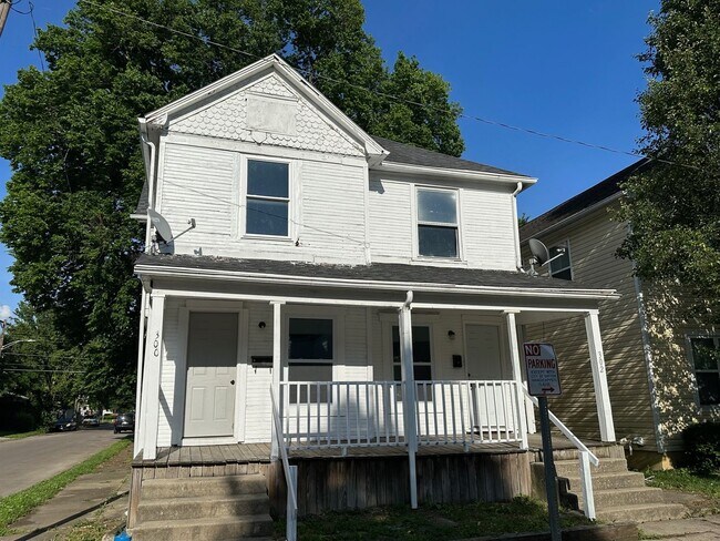 Building Photo - 300-302 Nassau St