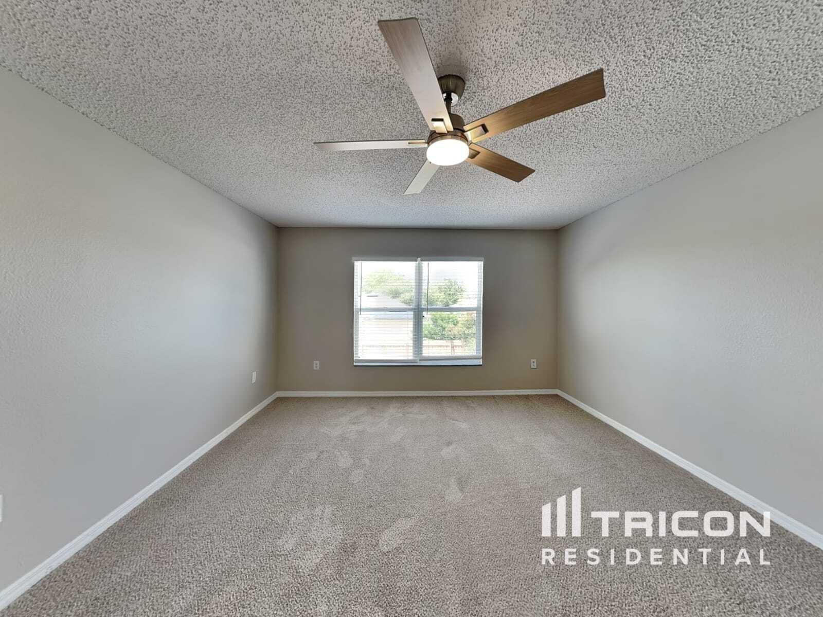 Building Photo - 12610 Lake Vista Dr