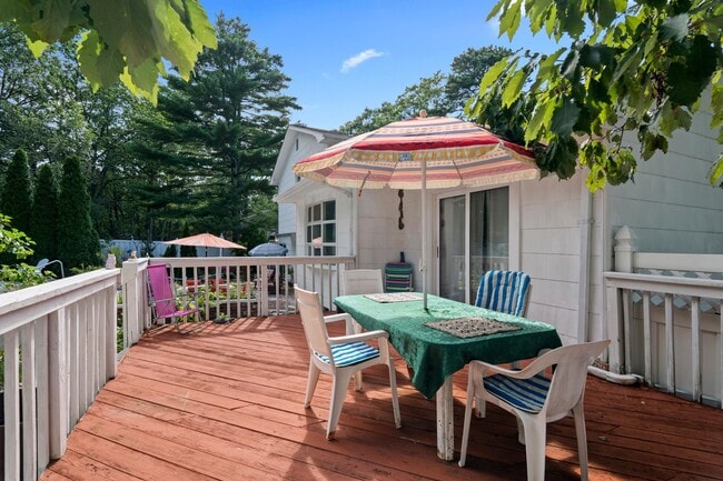 Building Photo - 27 Squire Ct