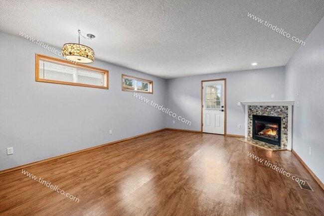 Building Photo - Charming 3-Bedroom Home with Attached Garage & Fenced Yard in North Portland - 1 MONTH FREE!