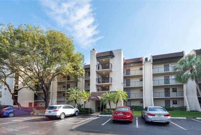 Building Photo - 9230 Lagoon Pl