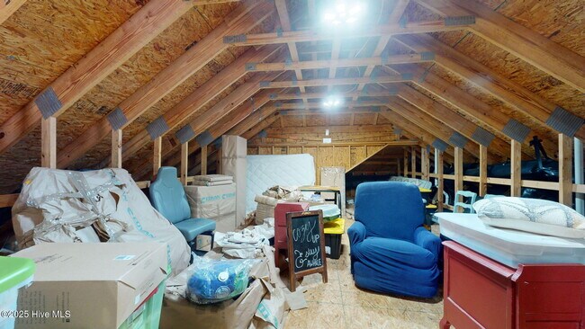 Building Photo - 205 Willow Ridge Dr