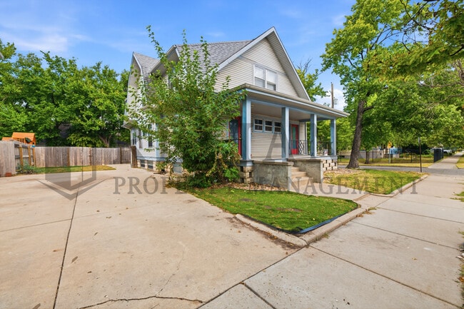 Building Photo - 111 N Clifton Ave