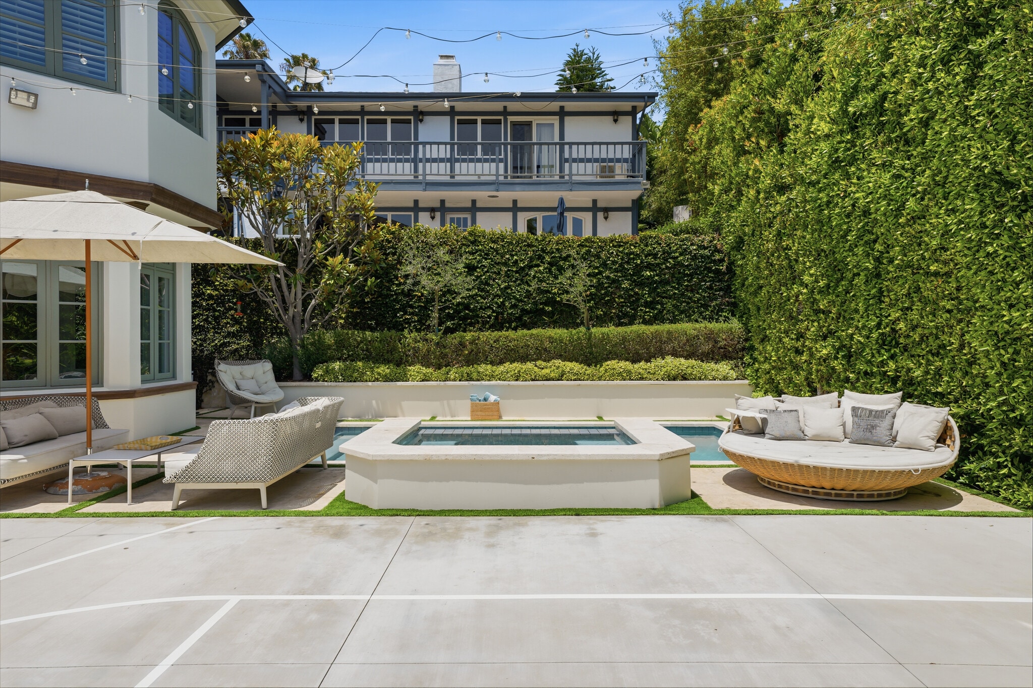 Building Photo - 108 S Poinsettia Ave