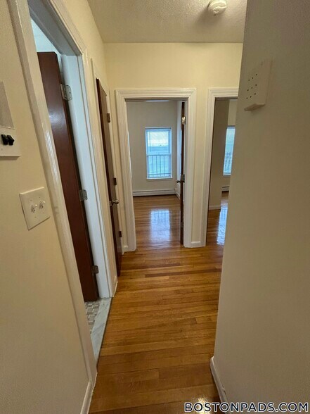 Building Photo - 180 N Beacon St