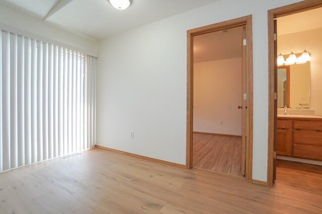 Building Photo - 231 N Paradise Ave