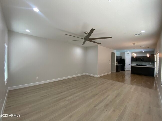 Building Photo - 4909 E Colonial Dr