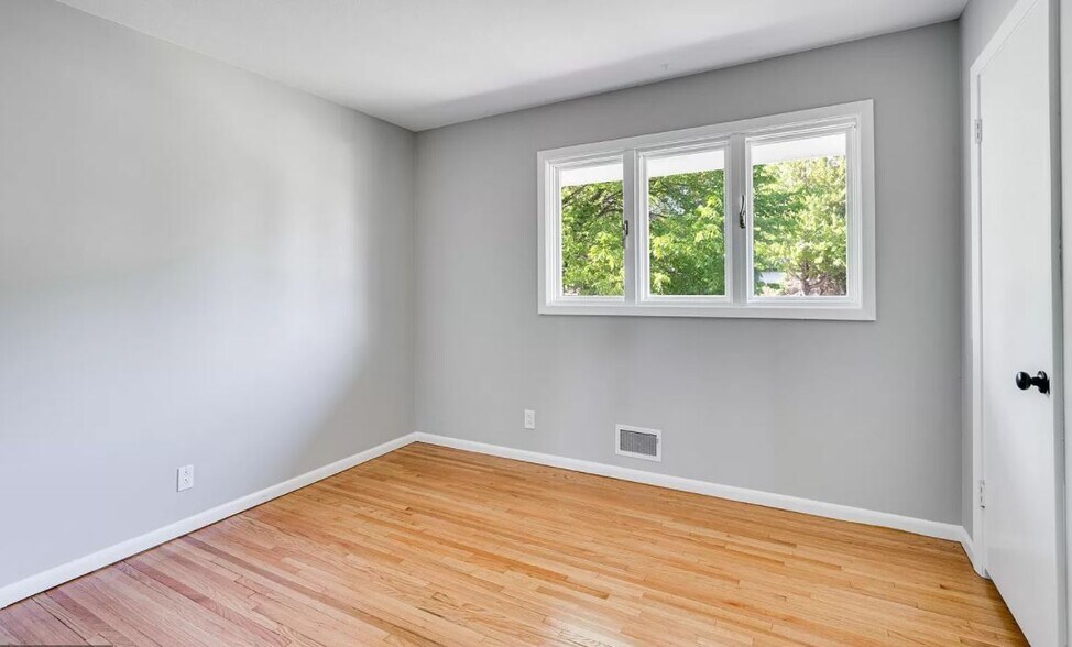 Building Photo - 83 Crystal View Cir