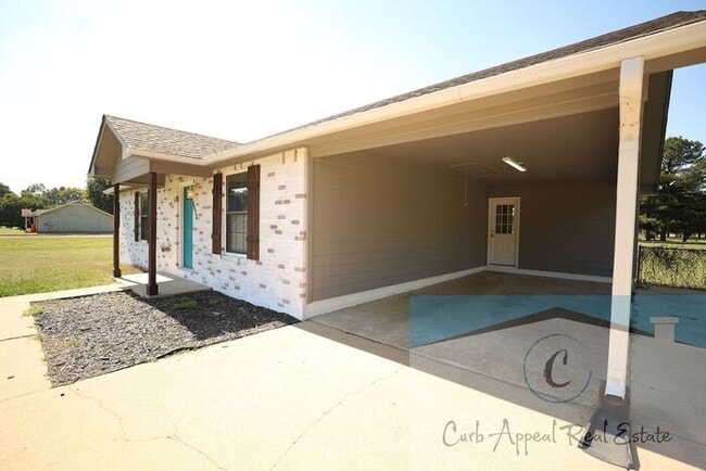 Building Photo - Move in special $800!! 3 bed, 2 bath home with a huge, fenced yard near Valley View school!!