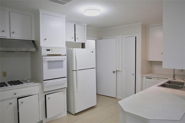 Building Photo - 5007 Hazelton St
