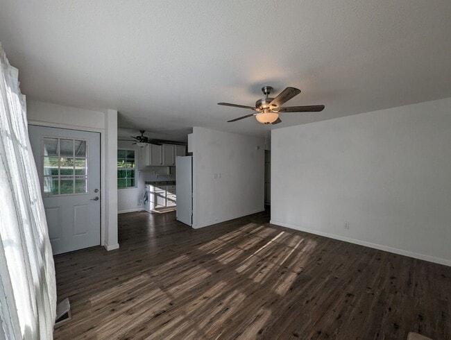 Building Photo - 3 Bedroom/2 Bathroom House in Batesville
