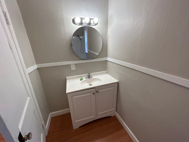 Building Photo - Addyston- Cozy 2 bedroom 1 bath