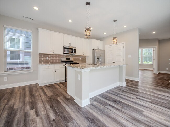 Building Photo - 14275 Larson Dr