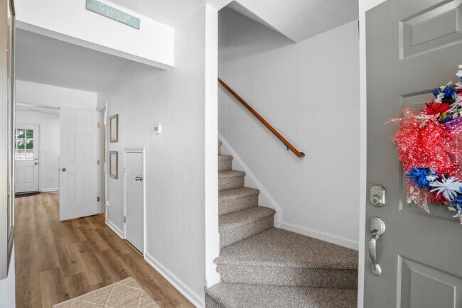 Building Photo - Furnished Townhome in VB