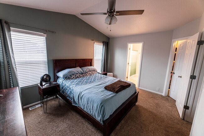 Building Photo - 3BD/2BA in Cross Creek Community