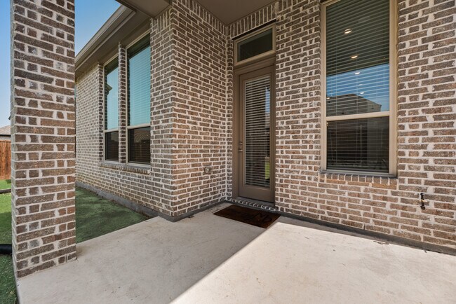 Building Photo - 3105 Columbia Dr