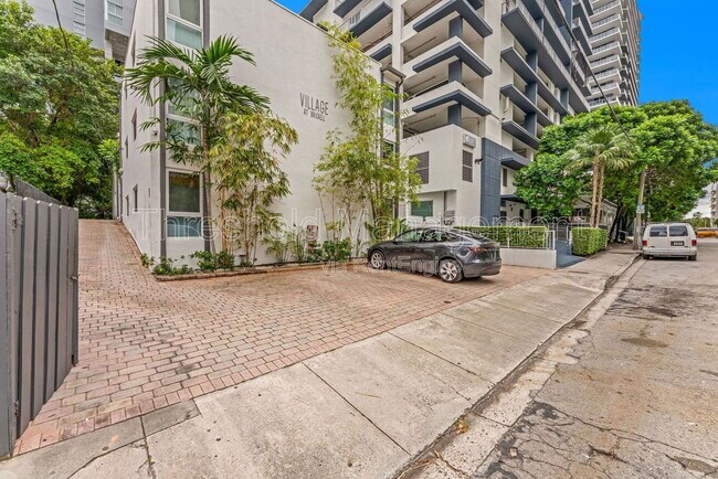 Building Photo - 150 SW 10th St