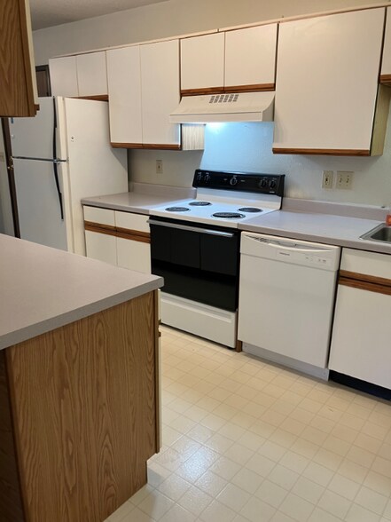 Building Photo - 803 Roundhouse Addition